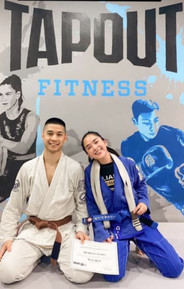 Dilatih kekasih, 11 potret Michelle Wanda 'Layangan Putus' bela diri