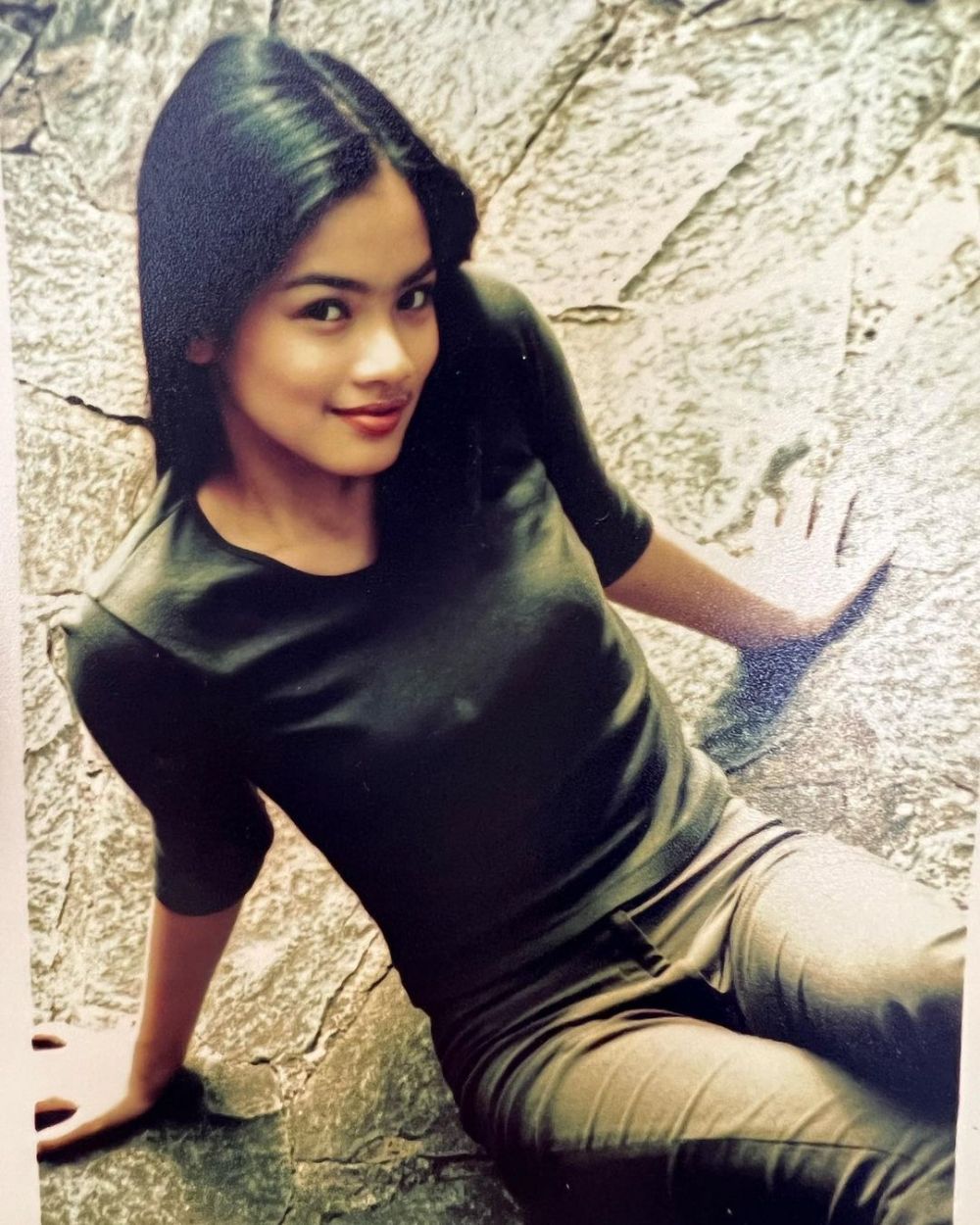 Titi Kamal unggah potret jadul 1998, penampilannya bikin syok