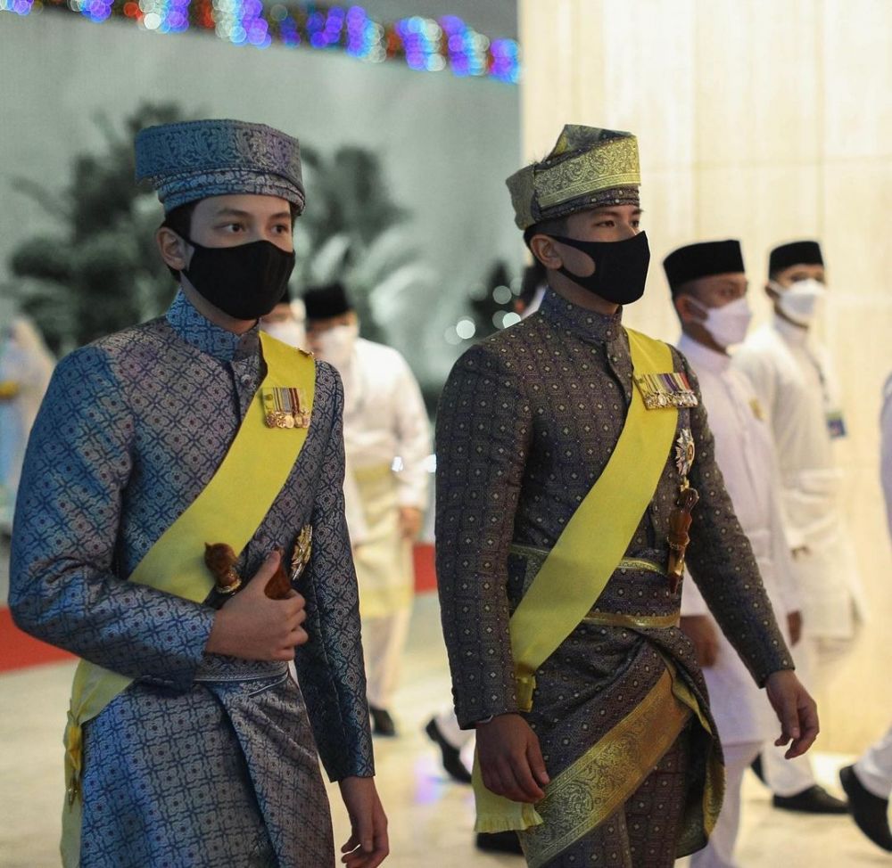 11 Potret tampan Pangeran Mateen dampingi kakak di royal wedding