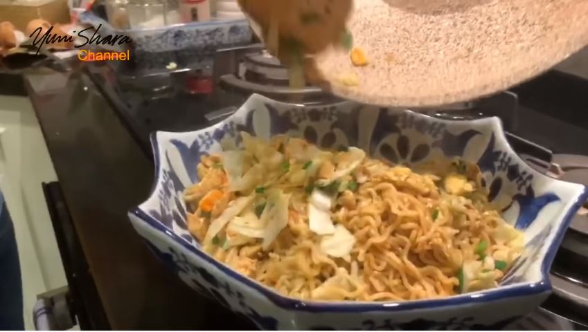 Kreasi masakan dari mi instan ala 11 seleb, sedap dan menggugah selera