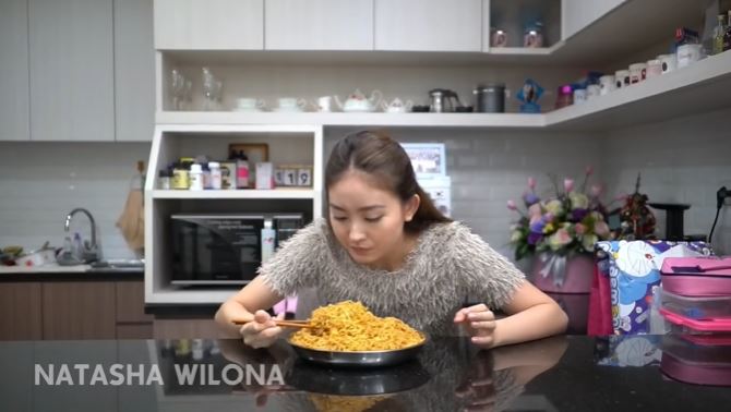 Kreasi masakan dari mi instan ala 11 seleb, sedap dan menggugah selera