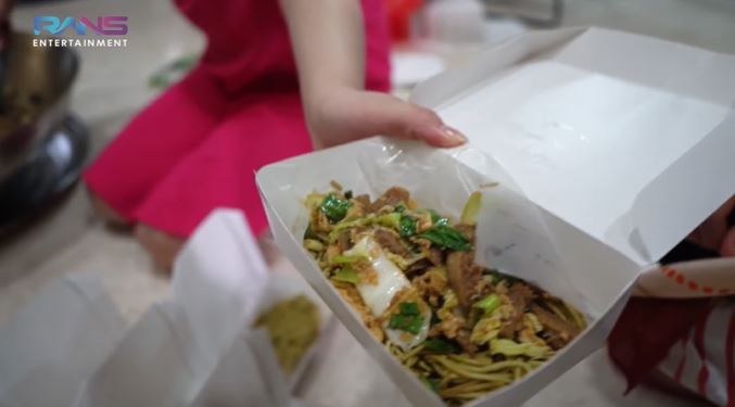 Kreasi masakan dari mi instan ala 11 seleb, sedap dan menggugah selera