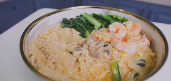 Kreasi masakan dari mi instan ala 11 seleb, sedap dan menggugah selera