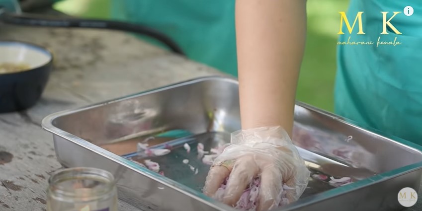 9 Trik Maharani Kemala bikin sambal matah Bali, segar dan nendang