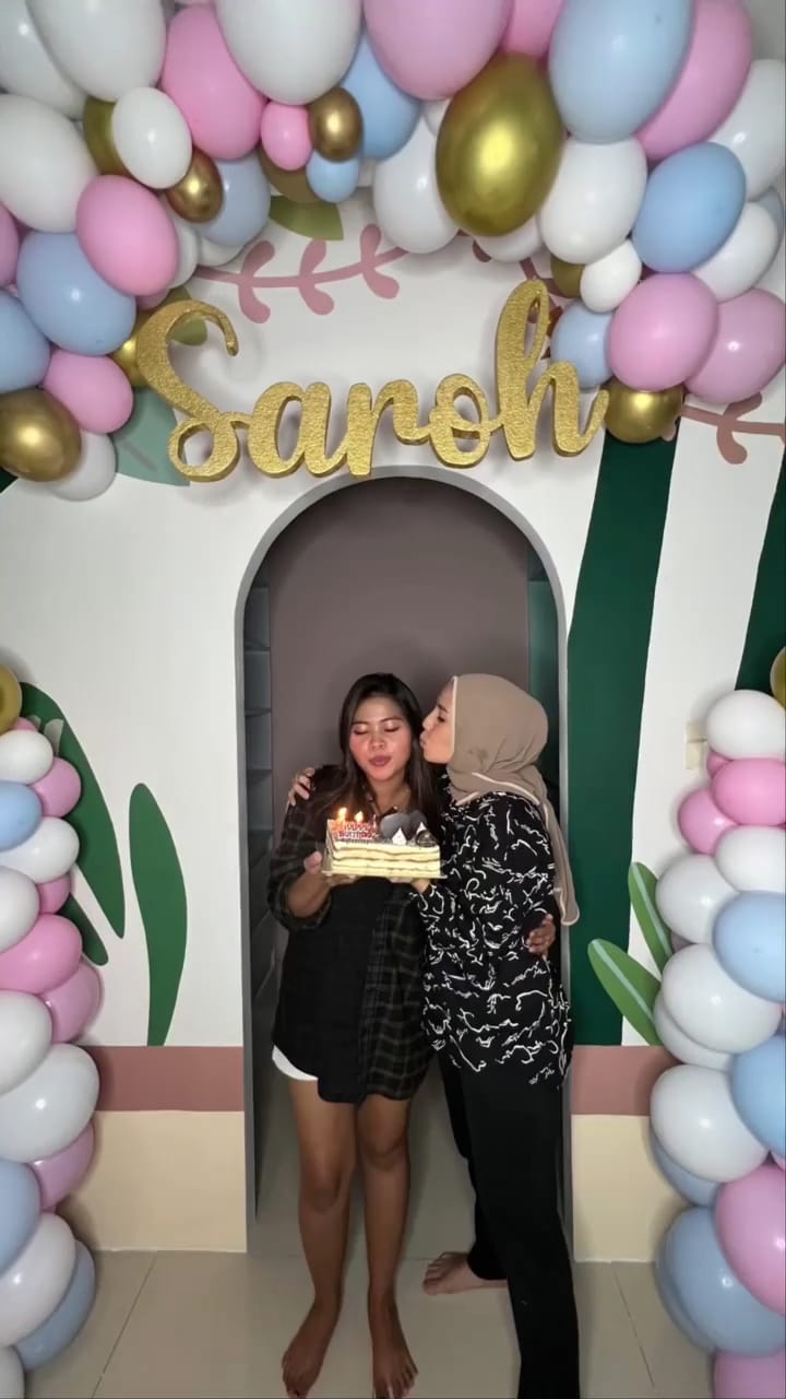 9 Momen Tya Ariestya rayakan ultah asisten, beri kado berlian