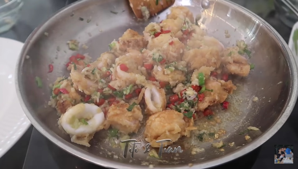 9 Langkah Titi Kamal bikin cumi cabai garam ala resto, sehat tanpa MSG