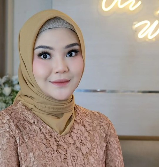5 Potret terbaru Rosa Meldianti dan kekasih, isyarakatkan lamaran?