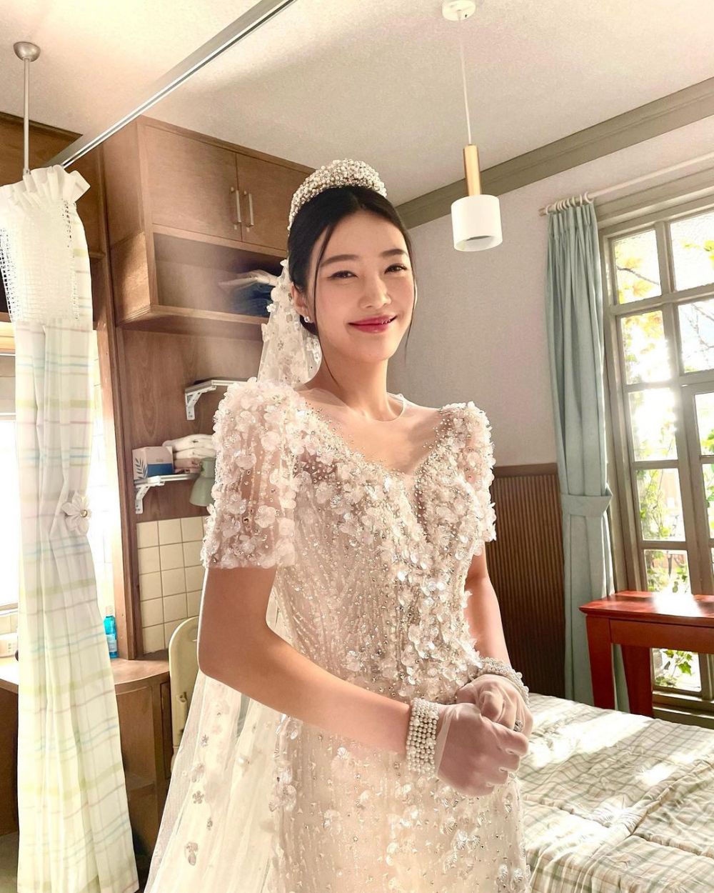 9 Pesona Joy Red Velvet pakai gaun pengantin di drama The One and Only