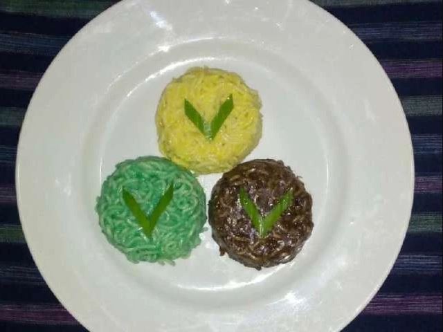 15 Kreasi nggak biasa dari mi instan, ada yang berbentuk boneka