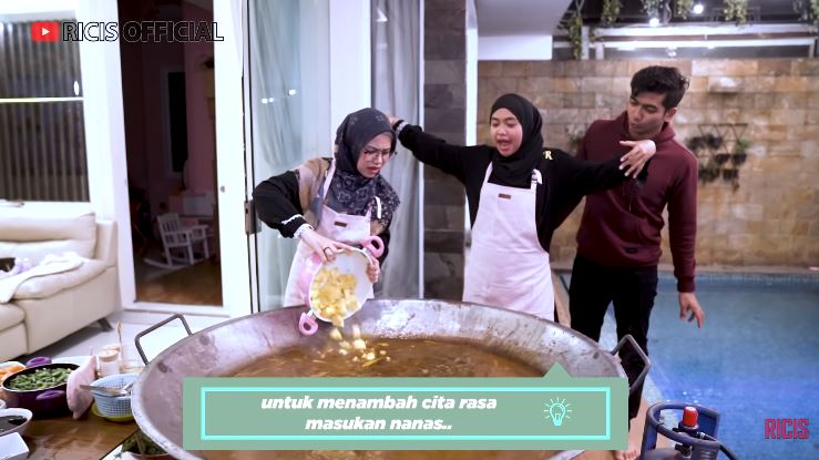 11 Langkah Ria Ricis dan Rara LIDA bikin pindang patin khas Palembang