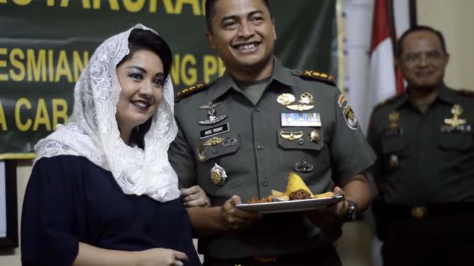 Ternyata keponakan Ani Yudhoyono, ini 8 potret lawas Novita Wibowo