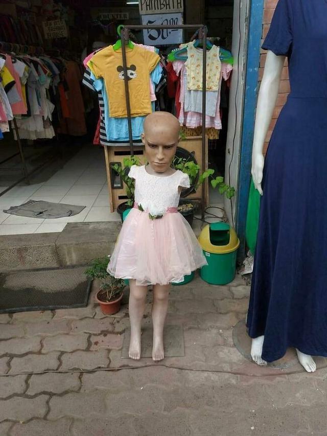 10 Potret kocak manekin di perbelanjaan bikin nggak bisa nahan tawa