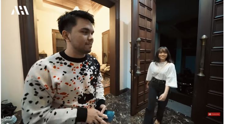 Resmi jadian, ini 11 momen Fuji dinner bareng keluarga The Hermansyah