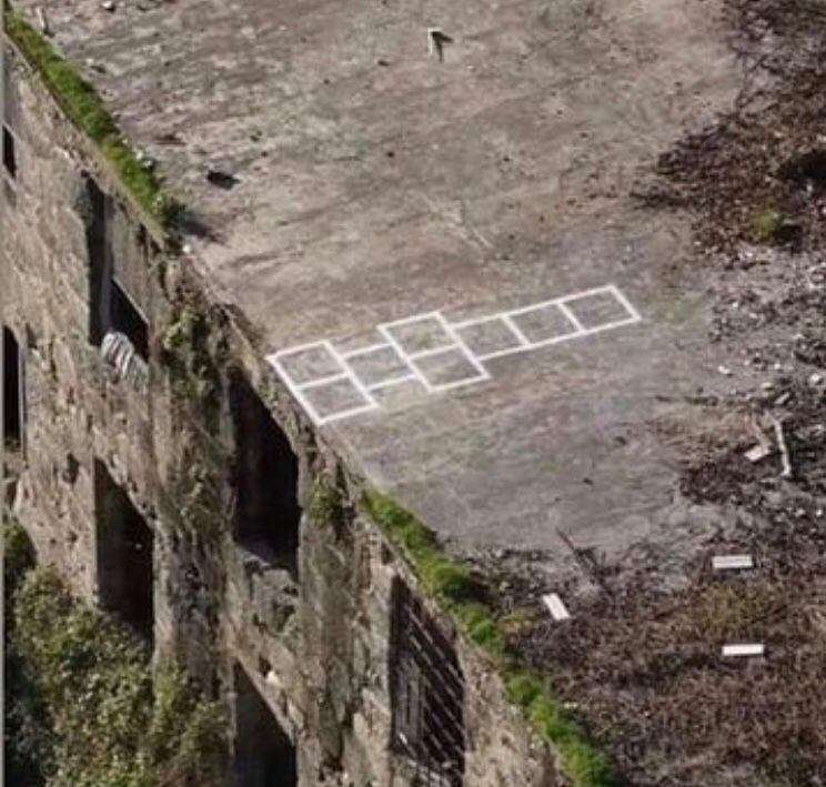 13 Benda di tempat umum ini bikin bingung yang lihat, kok bisa?