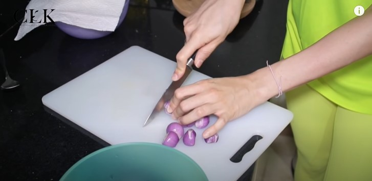 10 Langkah bikin nasi goreng sehat ala Cinta Laura, cocok buat diet