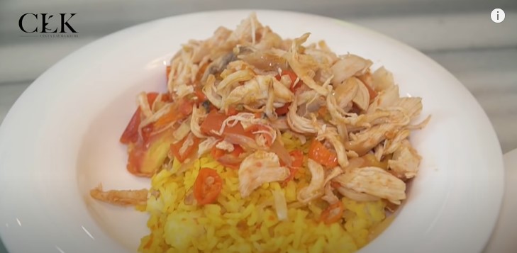 10 Langkah bikin nasi goreng sehat ala Cinta Laura, cocok buat diet