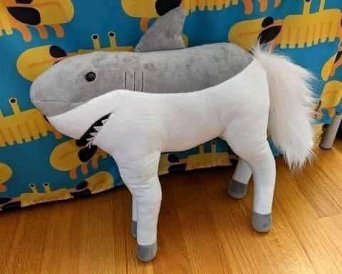 13 Momen lucu beli boneka, bentuknya malah bikin bingung