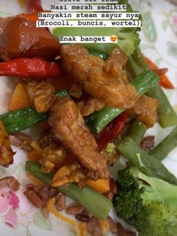 7 Trik Alisia Rininta 'Terpaksa Menikahi Tuan Muda' masak, bikin sehat