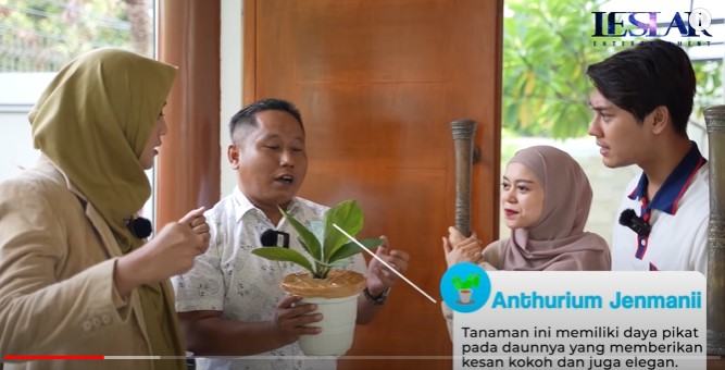 7 Momen Narji jenguk anak Lesty Kejora, hadiah pohon curi atensi