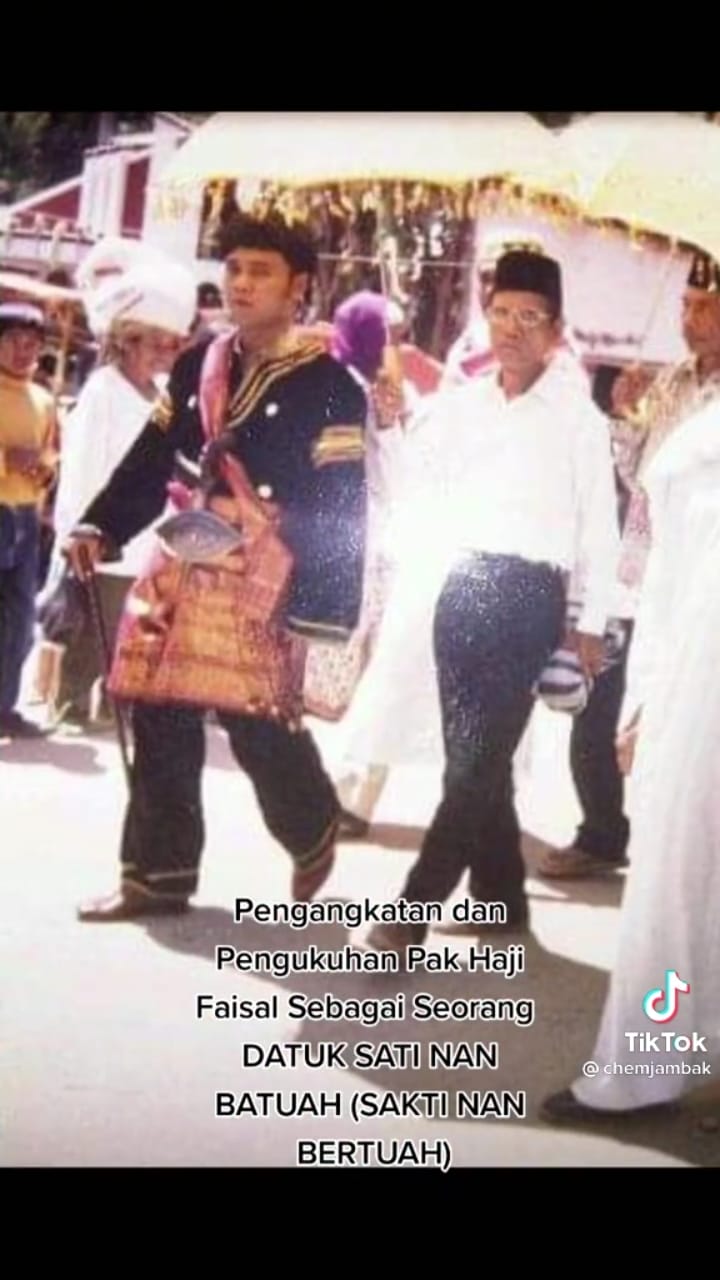 5 Potret lawas ayah Fuji dapat gelar Datuk Sati Nan Batuah