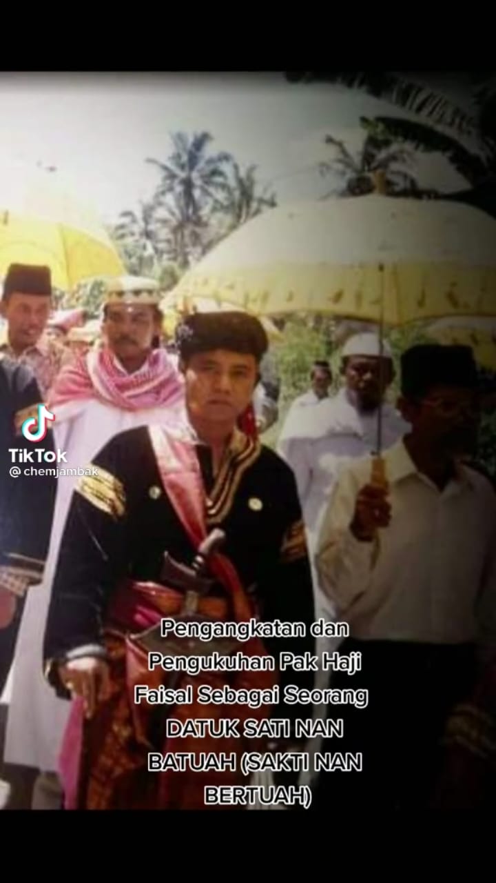 5 Potret lawas ayah Fuji dapat gelar Datuk Sati Nan Batuah