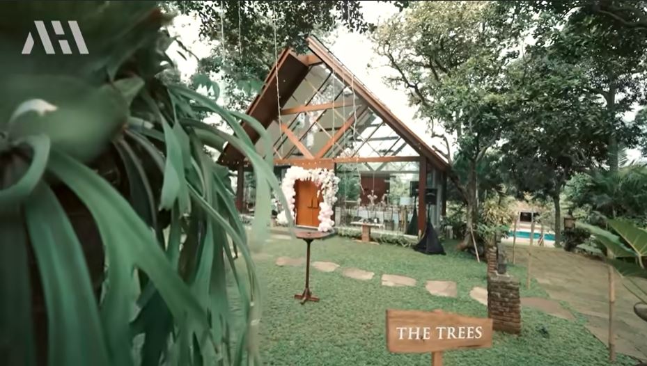 11 Potret kejutan baby shower Aurel Hermansyah, konsepnya serba pink