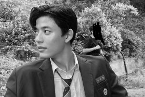 9 Potret BW Park Solomon 'All of Us Are Dead', karismatik pakai jas