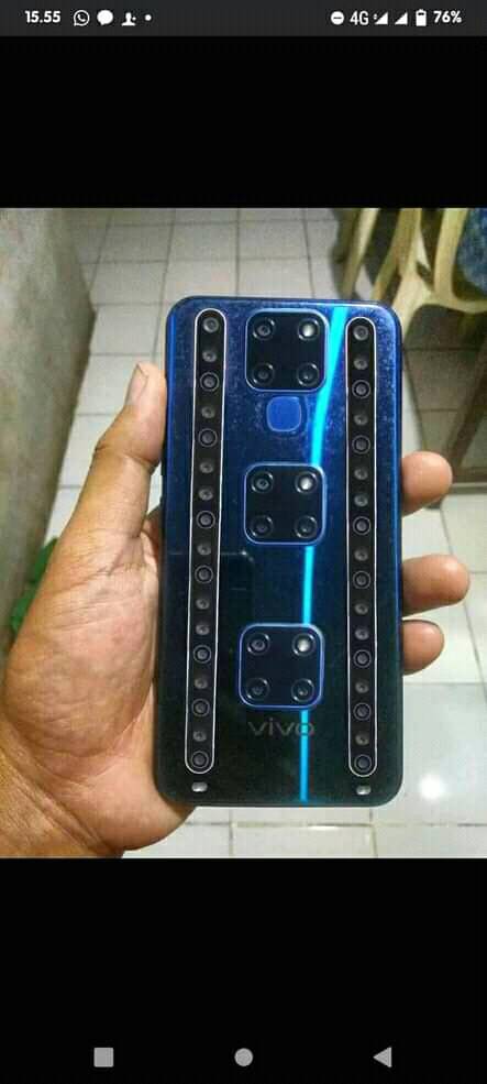 potret lucu orang pakai hp berbagai sumber