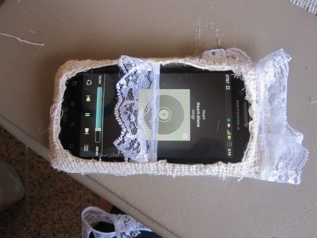 9 Desain case HP ini bikin tepuk jidat, kreatifnya nggak kira-kira