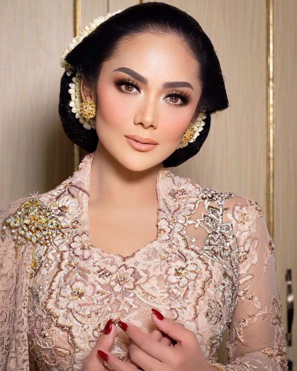 6 Pesona Krisdayanti hadiri acara Aurel, lamaran hingga bridal shower 