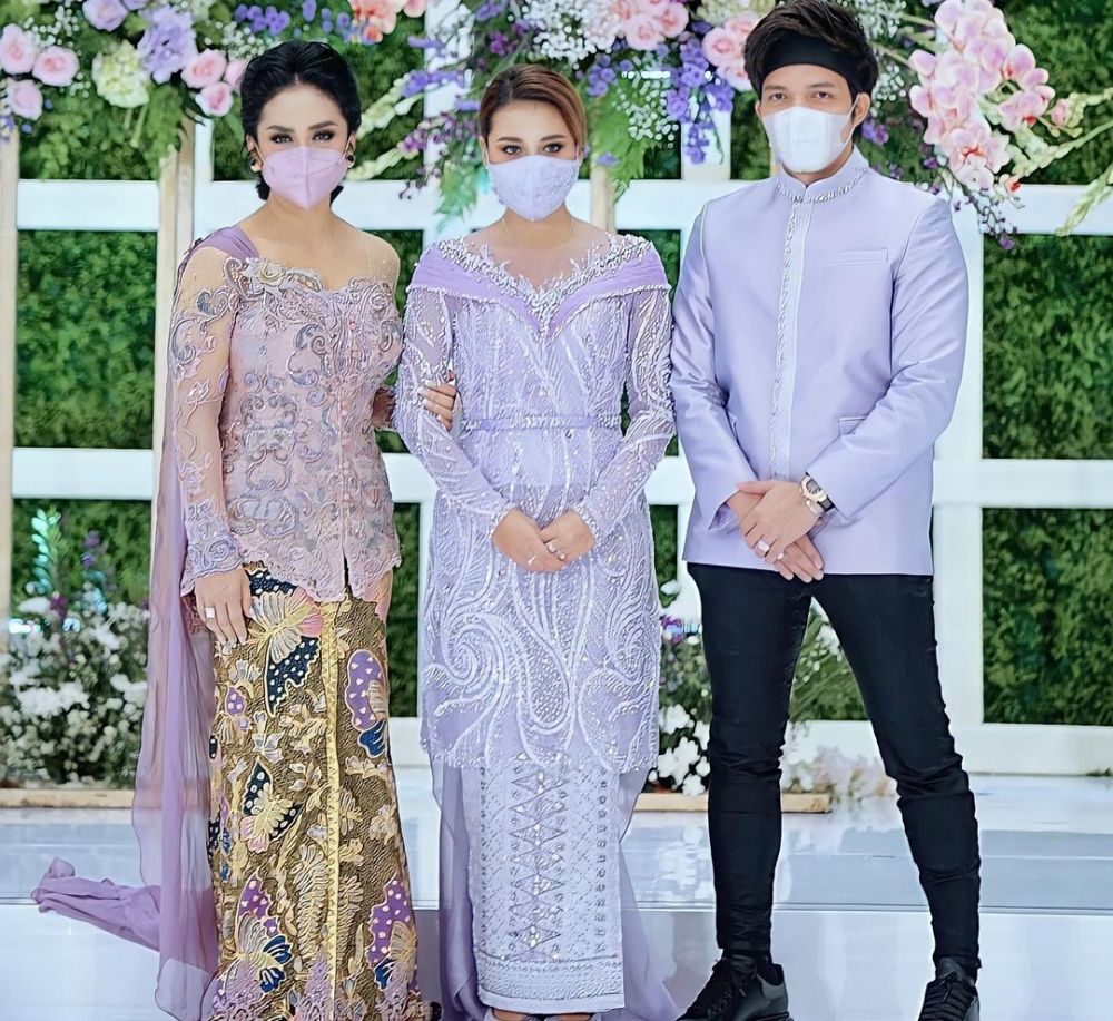6 Pesona Krisdayanti hadiri acara Aurel, lamaran hingga bridal shower 