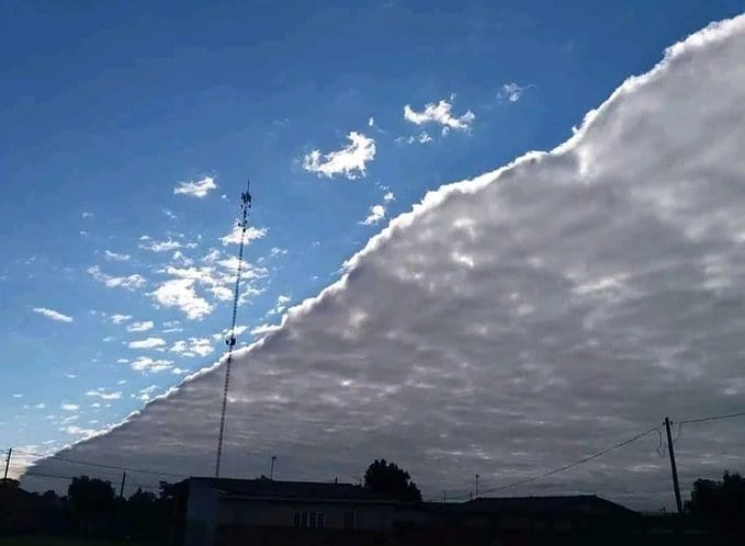 11 Bentuk awan nggak biasa, ada yang mirip sayap ayam