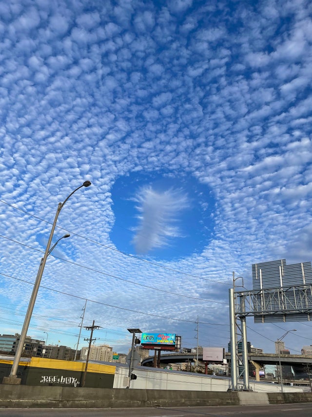 11 Bentuk awan nggak biasa, ada yang mirip sayap ayam