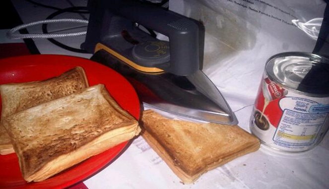 15 Cara orang makan roti yang nyelenehnya bikin heran banget