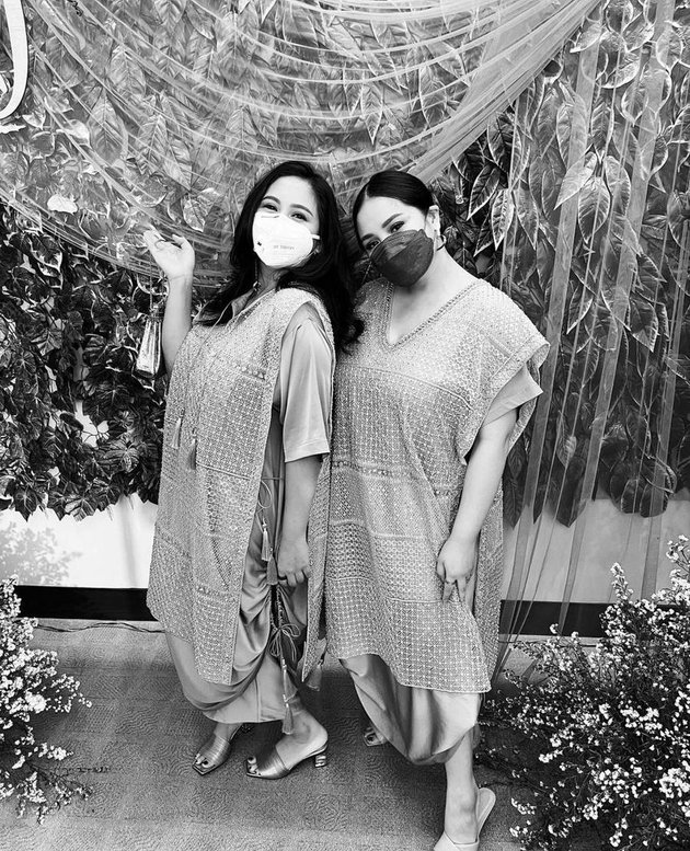 11 Potret Nagita Slavina di pernikahan sepupu, harga heelsnya disorot