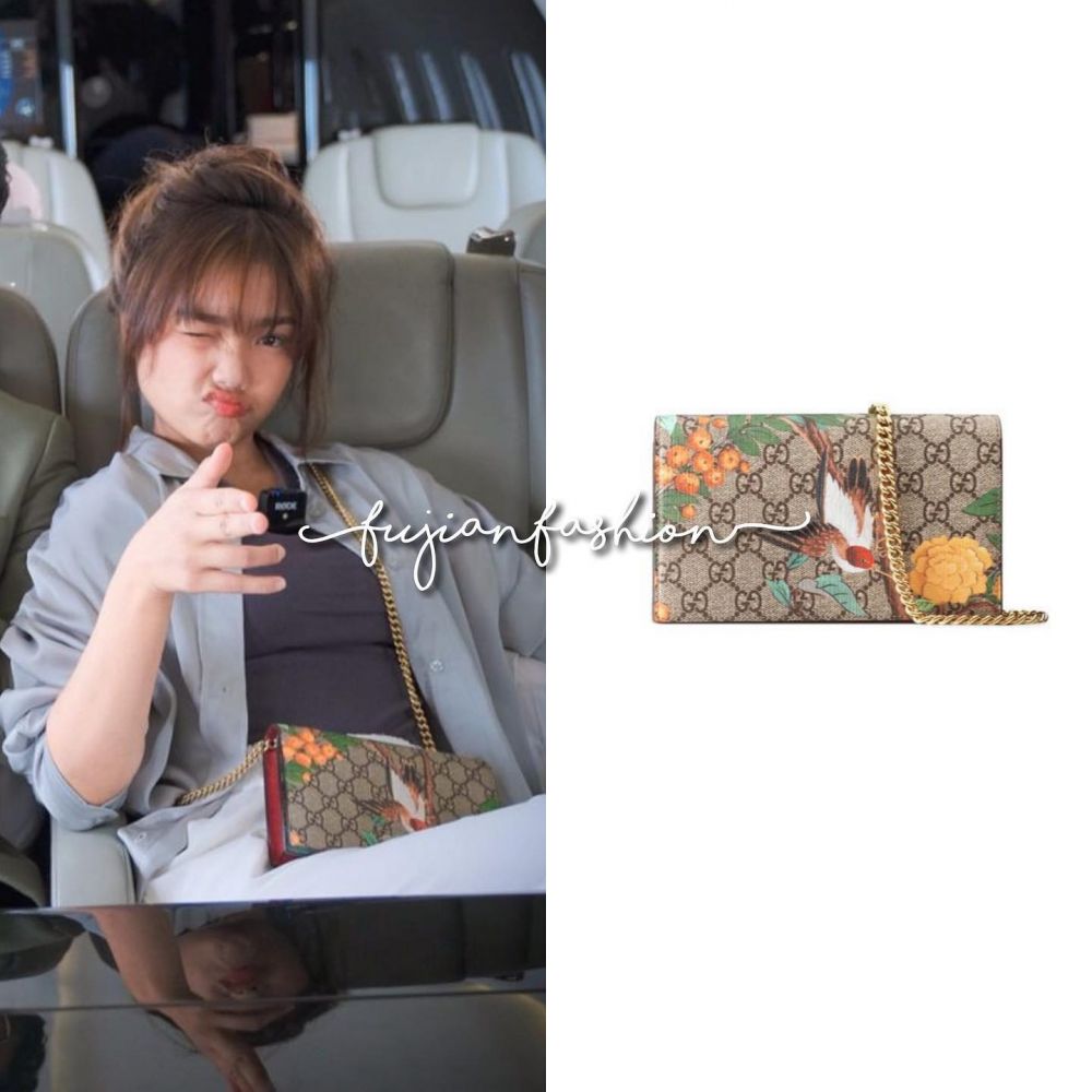 Tampak simpel, taksiran harga 7 fashion item Fuji di atas Rp 10 juta