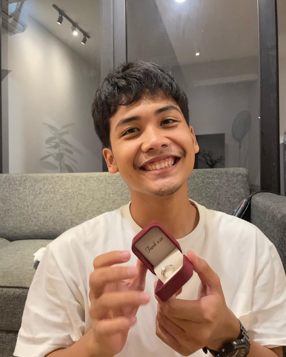 9 Momen manis Bintang Emon dan tunangan yang jarang tersorot