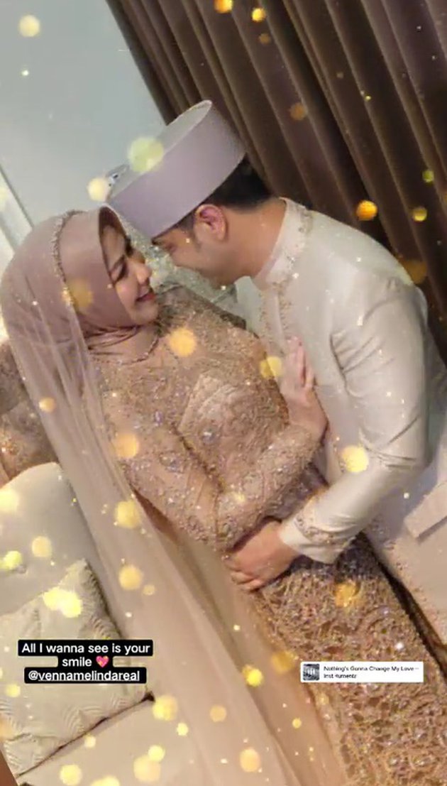 7 Momen Venna Melinda fitting baju akad, gaunnya dipuji sesuai umur