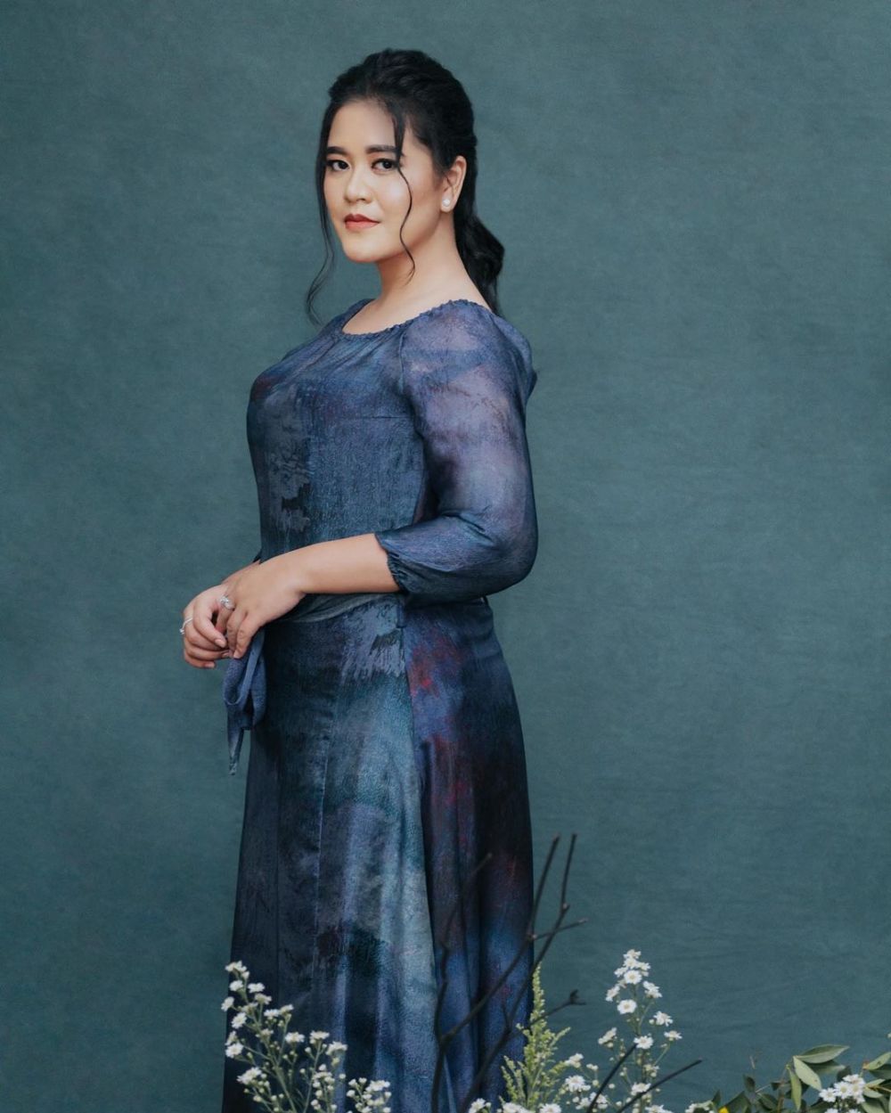 11 Pemotretan Kahiyang Ayu pakai gaun biru, hasilnya bagai lukisan