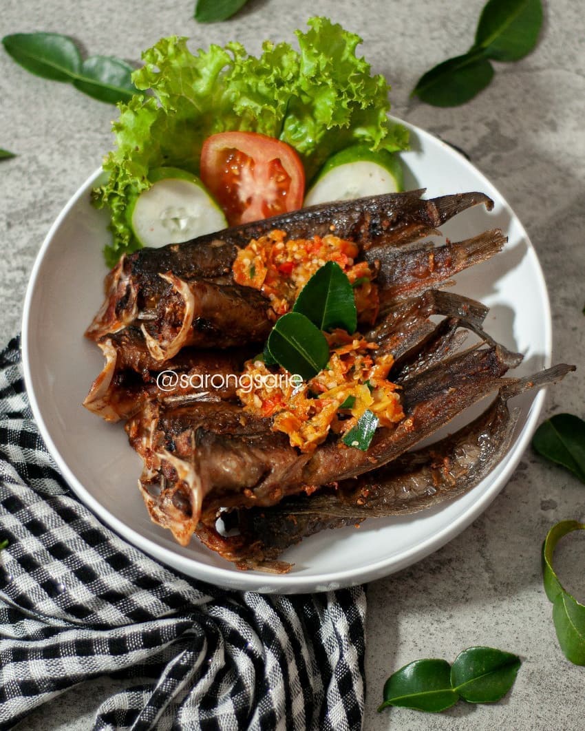 Resep lele sambal daun jeruk, simpel, segar, dan menggugah selera