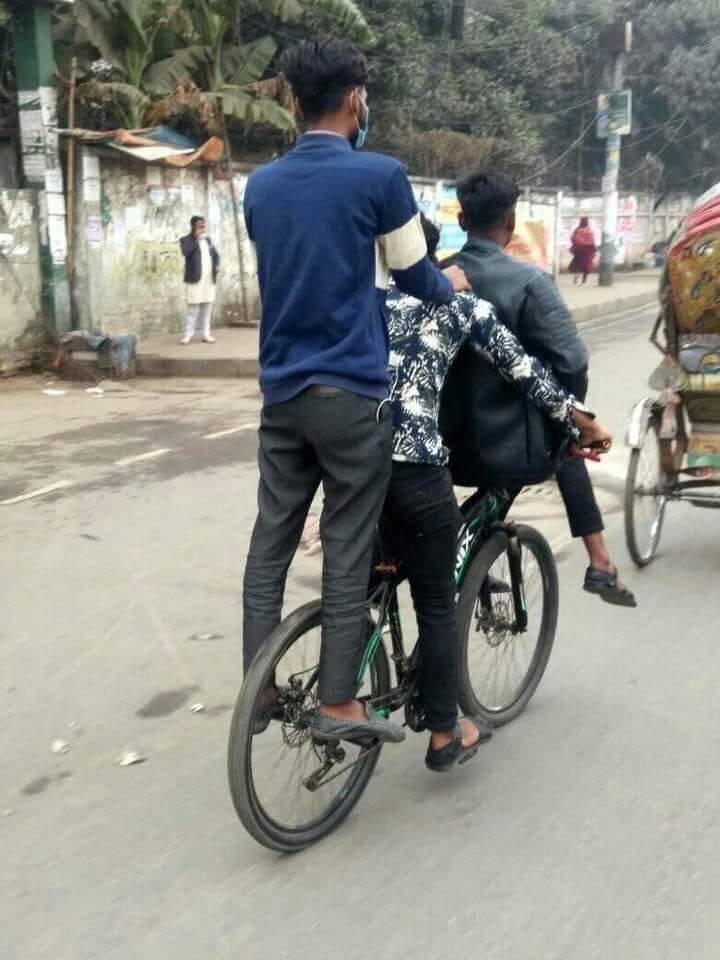 11 Potret lucu orang harus susah payah, alasannya nyeleneh