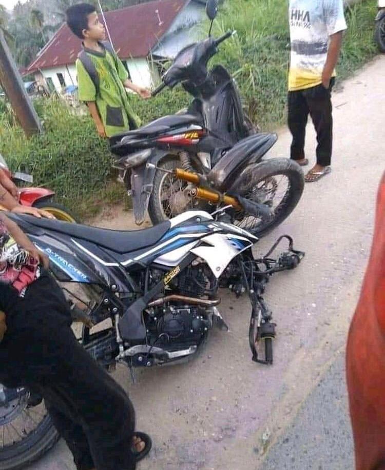 11 Potret lucu bersepeda motor, ada-ada aja momen ngakaknya