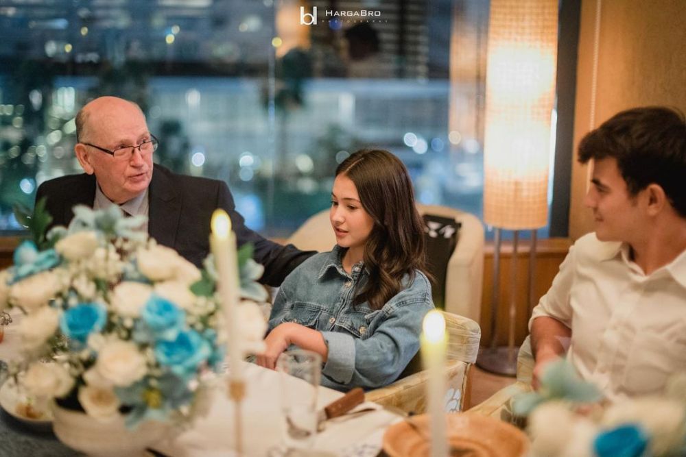 momen manis Sandrinna Michelle dan ayahnya Instagram