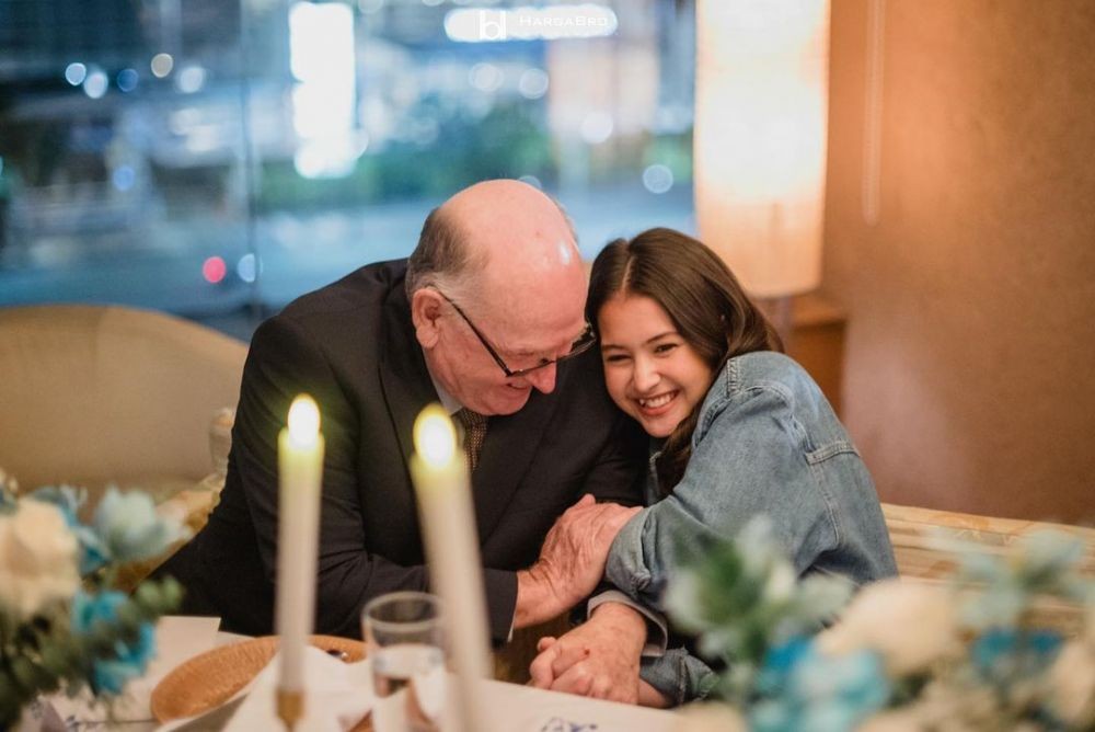 7 Tahun tak bertemu, ini 11 momen manis Sandrinna Michelle dan ayahnya