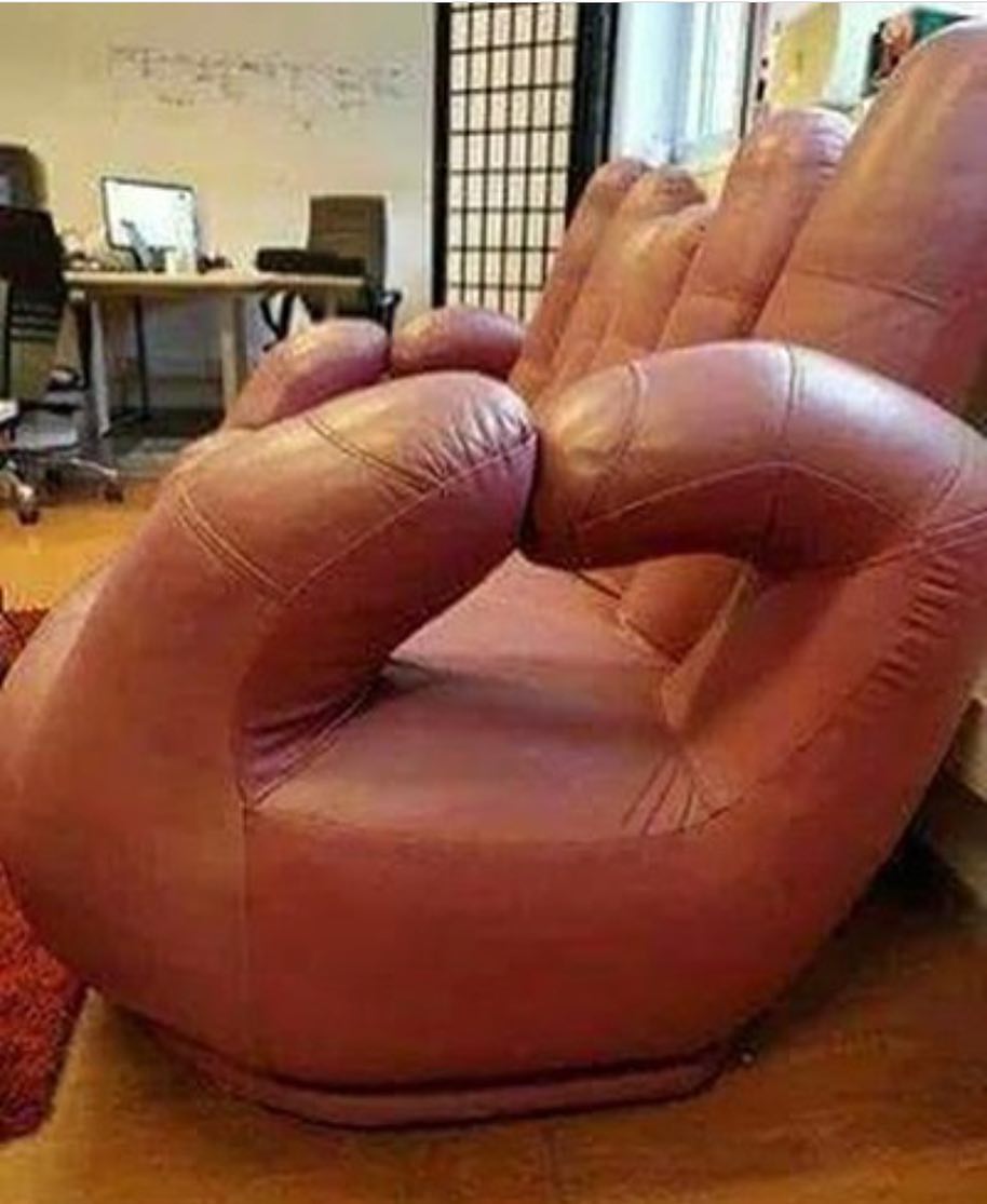 21 Desain nyeleneh sofa rumah, bentuknya bikin mata susah kedip