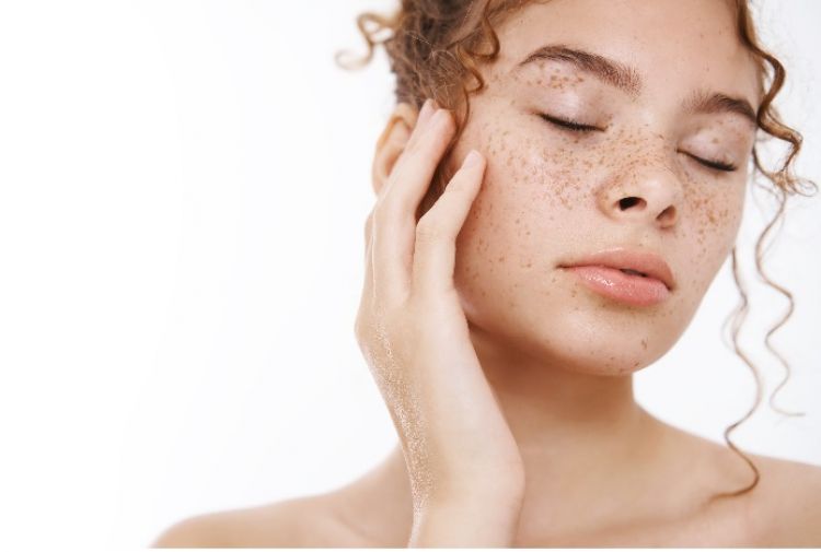 9 Cara menghilangkan bintikbintik hitam di wajah, alami dan anti
