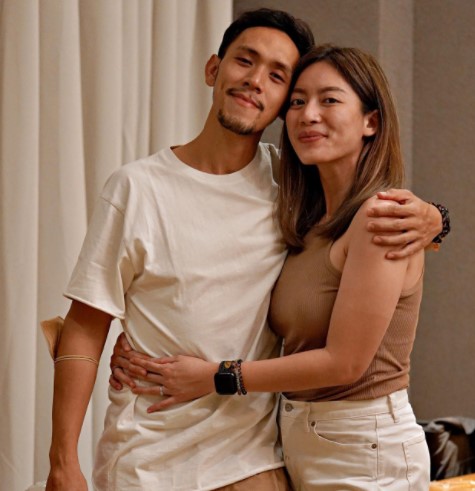 11 Pesona Harly Valen, presenter pertandingan pingpong Desta vs Abdel