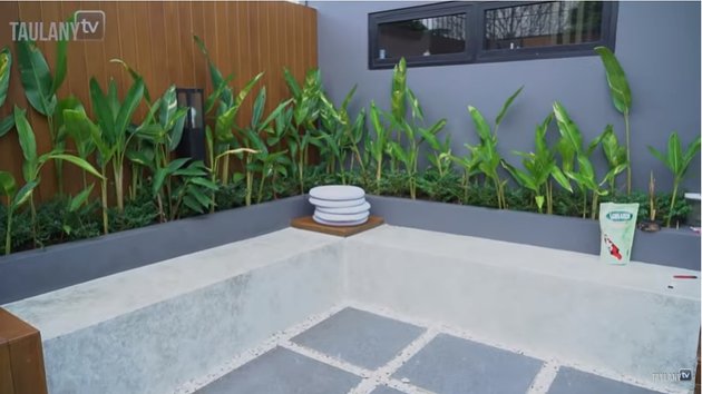 13 Potret rumah Surya Insomnia, buka pintu pakai sidik jari