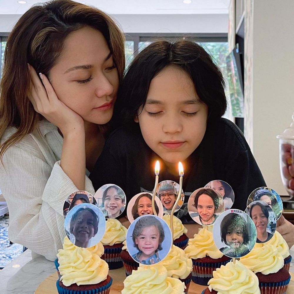 Potret kue ulang tahun 9 anak penyanyi ini unik, nggak tega makan