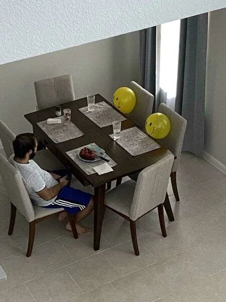 13 Potret lucu cara merayakan momen spesial, kocak banget